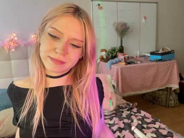 sexycute18 live webcam show