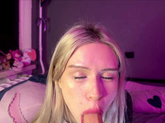 sexycute18 live cam on BongaCams