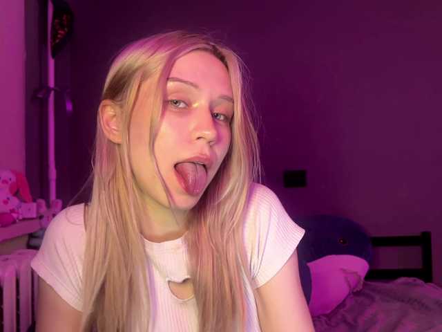 sexycute18 live cam on BongaCams