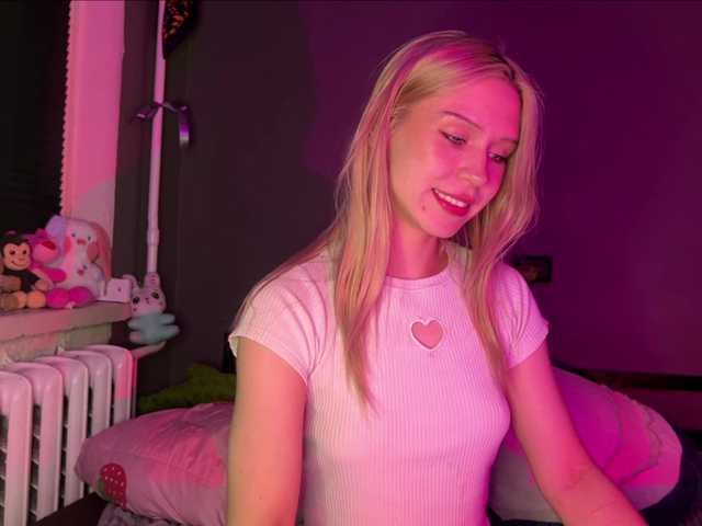 sexycute18 live cam on BongaCams