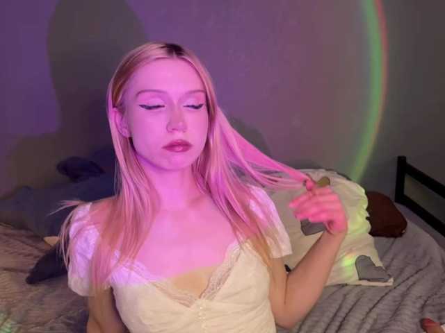 sexycute18 live webcam show