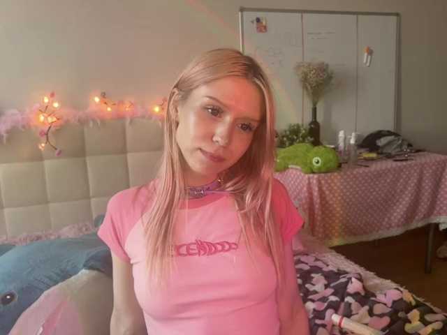 sexycute18 live webcam show