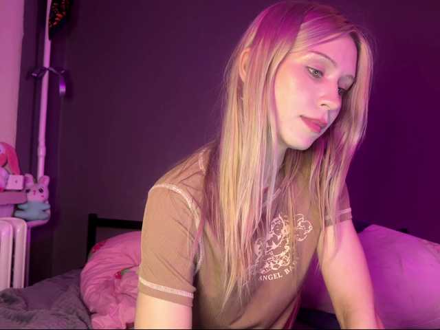 sexycute18 live cam on BongaCams