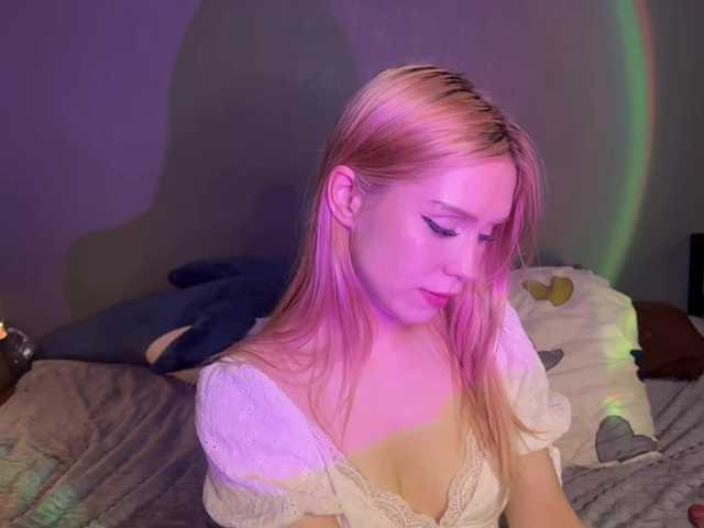 sexycute18 live webcam show