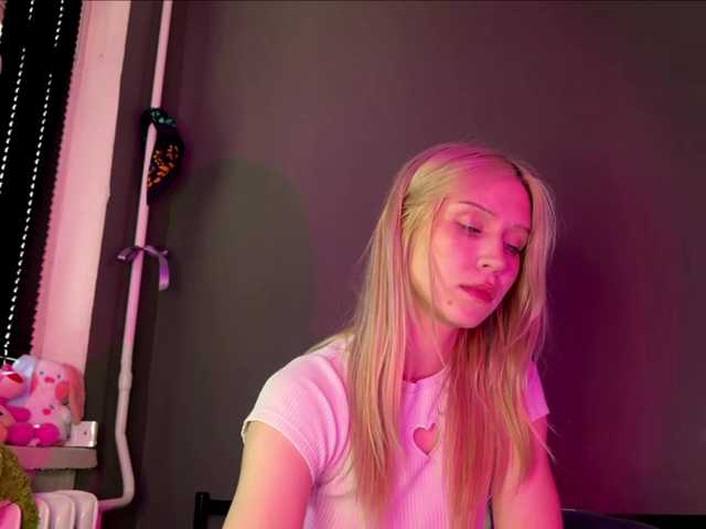 sexycute18 live cam on BongaCams