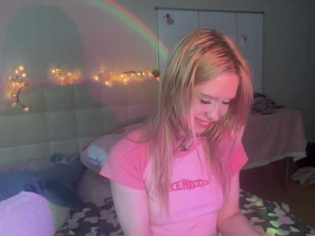 sexycute18 live webcam show