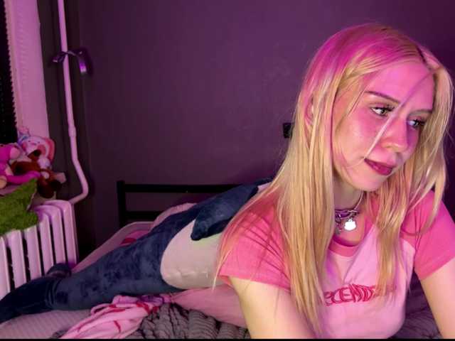 sexycute18 live cam on BongaCams