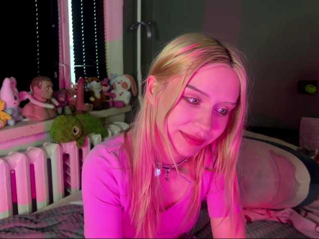 sexycute18 live webcam show