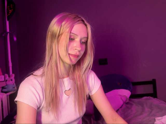 sexycute18 live cam on BongaCams