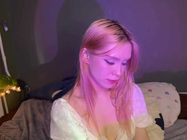 sexycute18 live webcam show