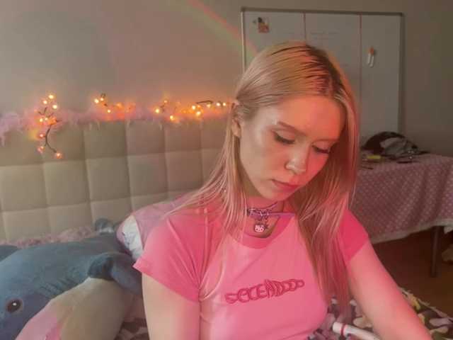 sexycute18 live webcam show