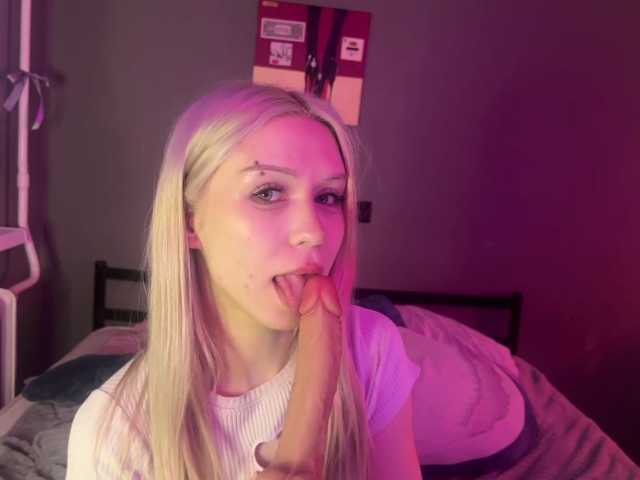 sexycute18 live cam on BongaCams