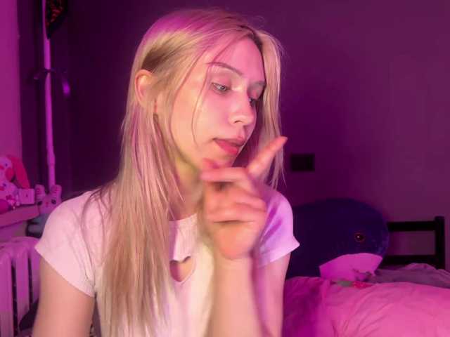 sexycute18 live cam on BongaCams