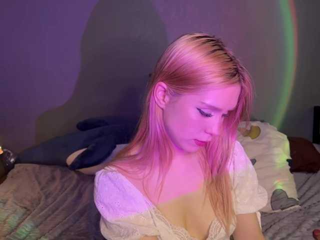 sexycute18 live webcam show
