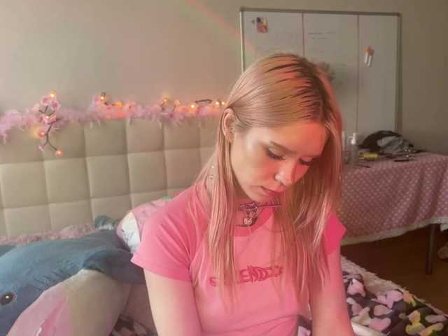 sexycute18 live webcam show
