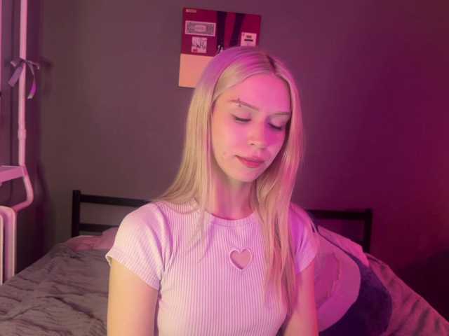 Sexycute18, 18 y/o - Live Cam on BongaCams