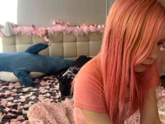 sexycute18 webcam