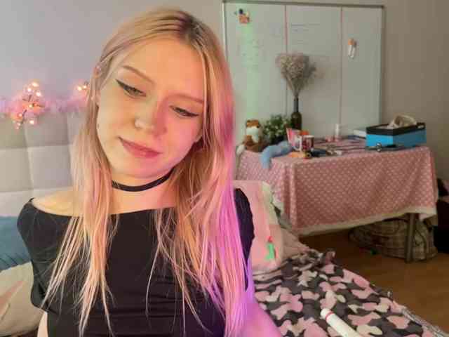sexycute18 webcam