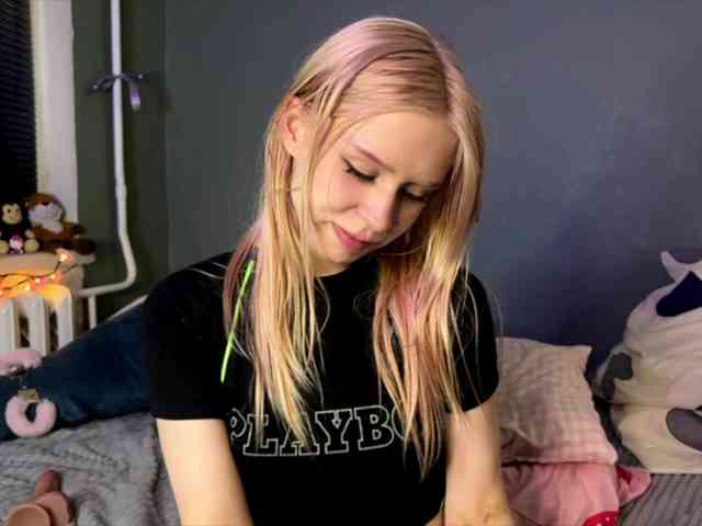 sexycute18 webcam