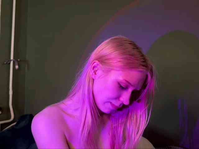 sexycute18 webcam