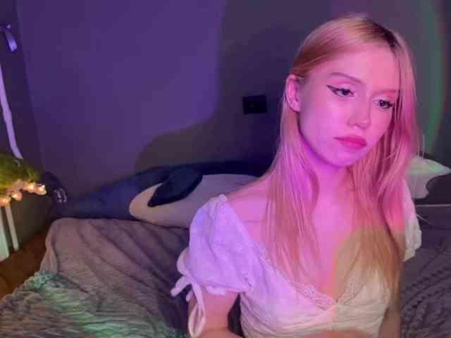 sexycute18 webcam