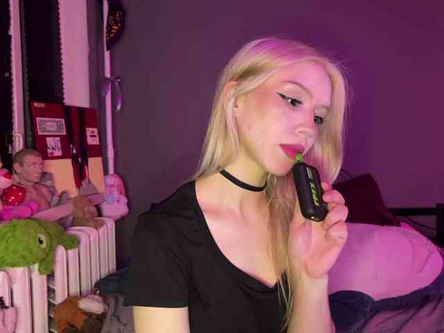 sexycute18 webcam