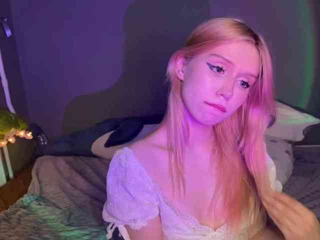 sexycute18 webcam