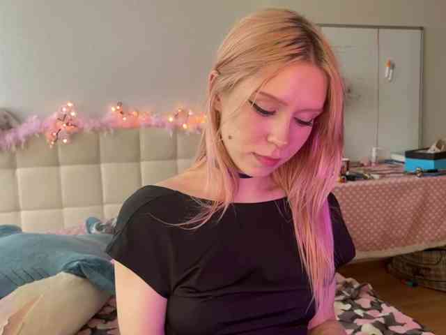 sexycute18 webcam