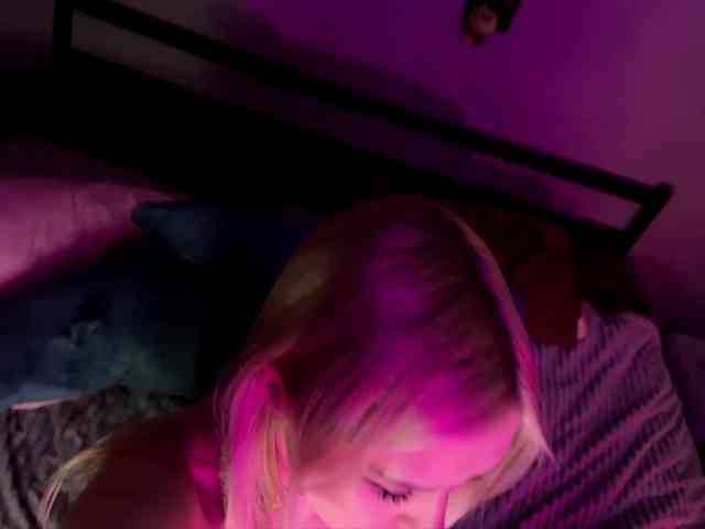 sexycute18 webcam