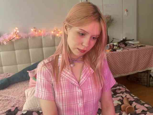 sexycute18 webcam