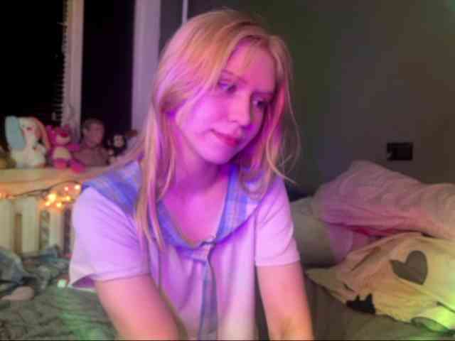 sexycute18 webcam