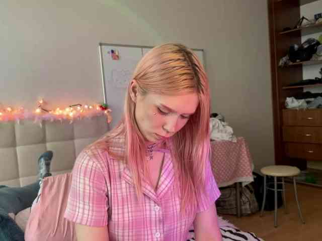 sexycute18 webcam