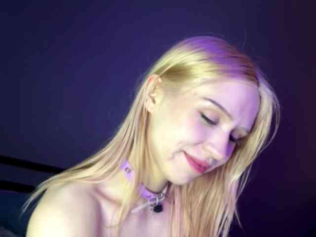 sexycute18 webcam