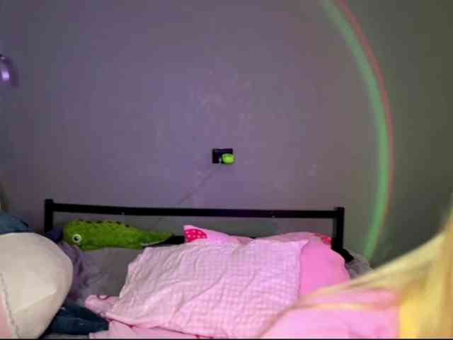 sexycute18 webcam