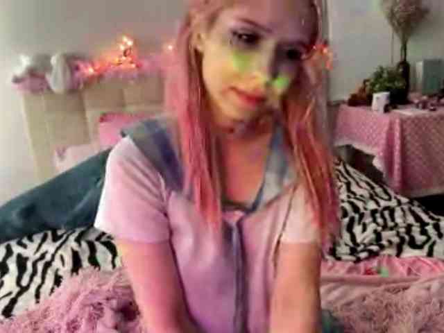 sexycute18 webcam