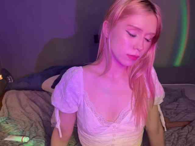 sexycute18 webcam