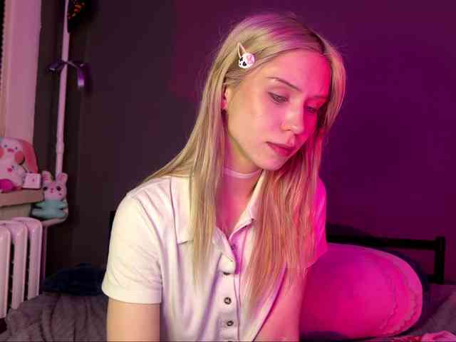 sexycute18 Live Webcam on BongaCams