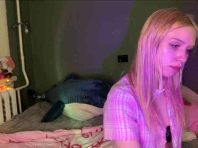 sexycute18 webcam