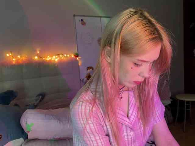 sexycute18 webcam