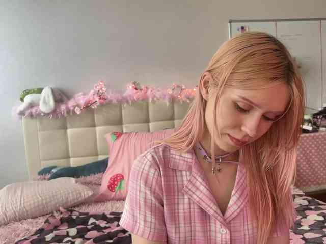 sexycute18 webcam