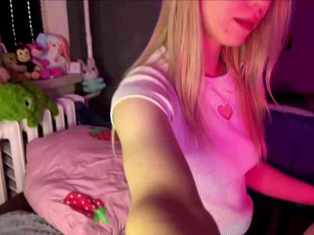 sexycute18 webcam