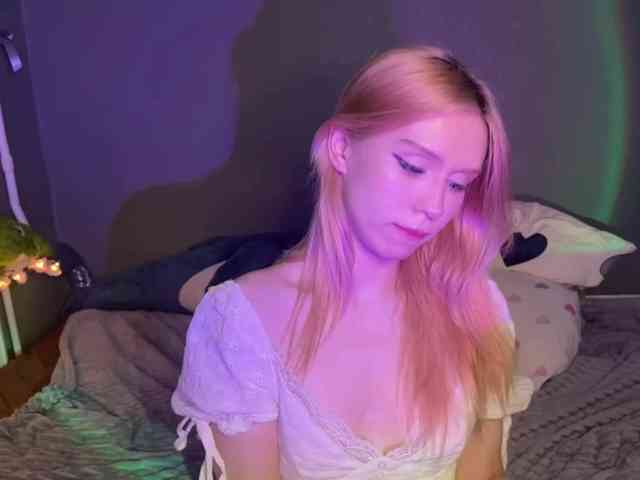 sexycute18 webcam