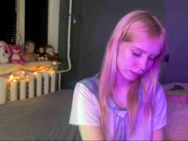 sexycute18 webcam