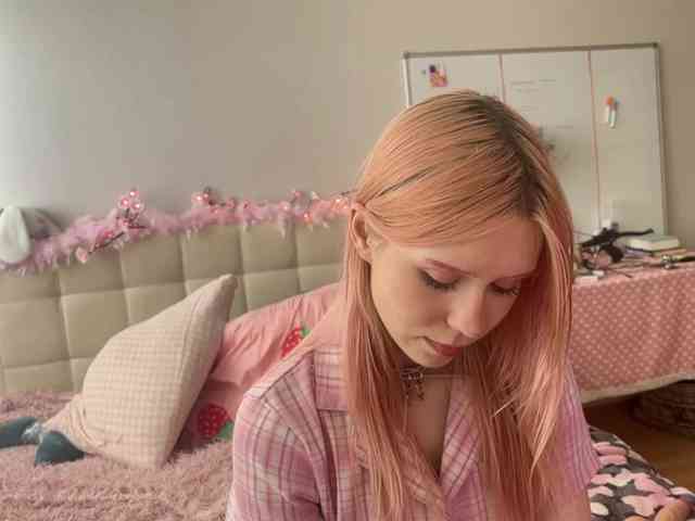 sexycute18 webcam