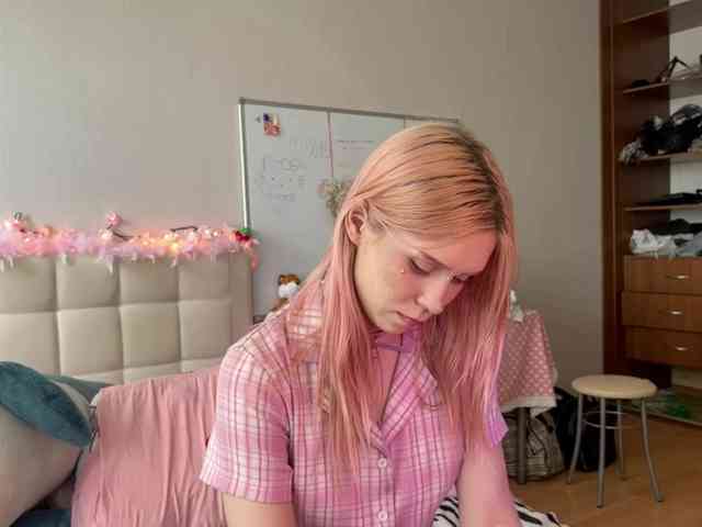 sexycute18 webcam