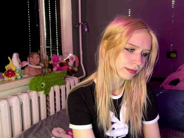 sexycute18 webcam