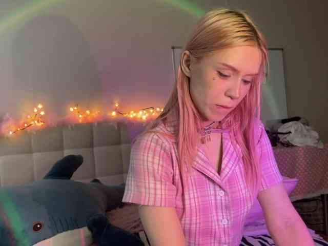 sexycute18 webcam