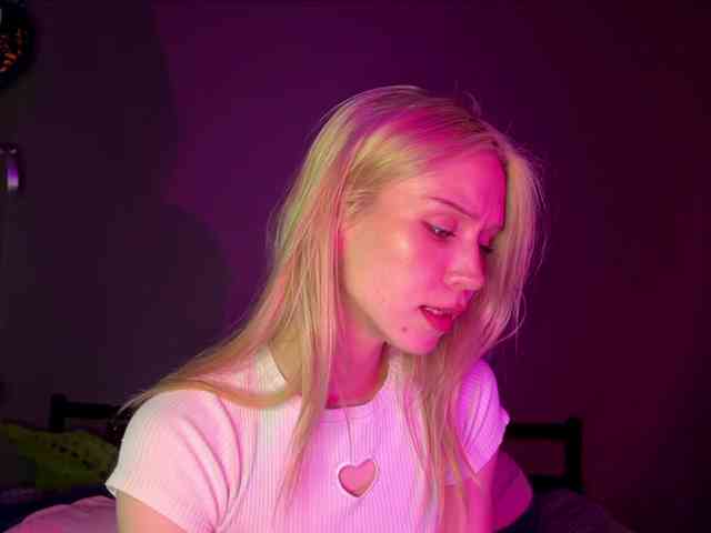 sexycute18 webcam