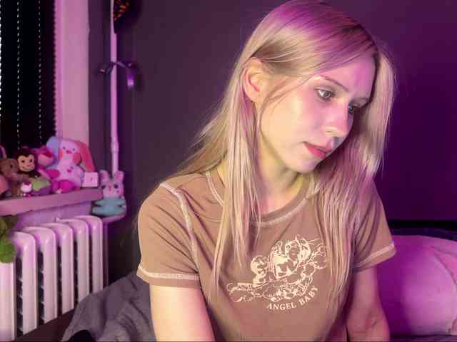 sexycute18 Live Webcam on BongaCams