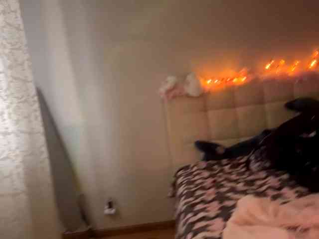 sexycute18 webcam